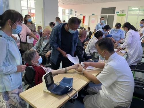 老年人接种疫苗（供图）
